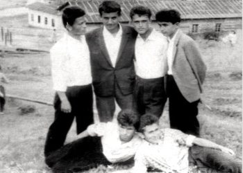 “Pas fjalës së Enverit, se në naftë ka veprimtari armiqësore, filluan mbledhjet me shpifje dhe akuza, aq sa një grua, tha se bashkëshorti i saj, nuk lexonte veprat e Partisë…”/ Kujtimet e Petrqa Xhaçkës