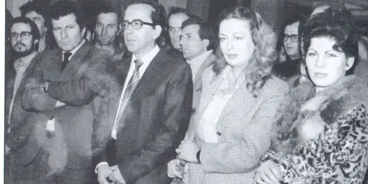 “Në apartamentet ku ishin akomoduar gratë e dy ‘bllokmenëve’, në Paris, bisedonin për Kadarenë, që kish kërkuar azil politik, ku njëra me pak xhelozi…”/ Kujtimet e panjohura të ish-diplomatit