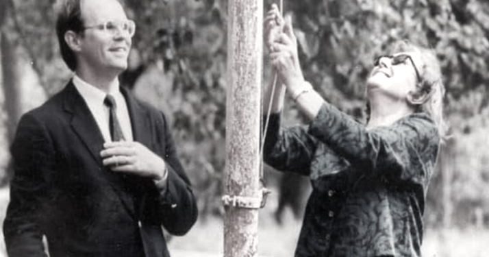 “Para se të vdiste nga torturat, na lejuan ta shikonim babain në qeli, dhe kur nëna i vuri dorën në shpatull, ajo u mbush me…”/ Historia tronditëse e përkthyesit të ambasadës së SHBA-së në Tiranë