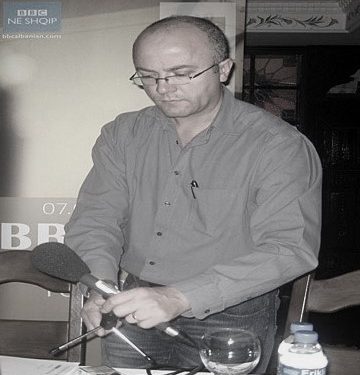 “Enver Hoxha, ishte fare i pashpirt në luftën ndaj kundërshtarëve politikë dhe unë kam bërë disa herë debate të ashpra me të, kurse Mehmet Shehu…”/ Dëshmia e ish-misionarit britanik në Shqipëri