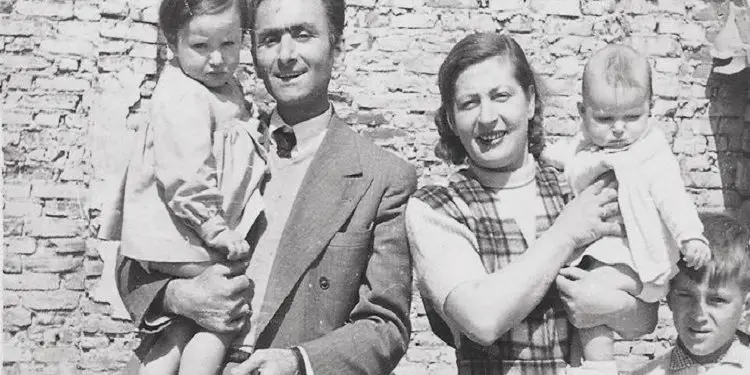 “Është vështirë të kujtohen festat fetare, martesat apo varrimet e izraelitëve të Vlorës, pa imazhin e figurës të përunjur, të Jehuda Saretës dhe…”/ Saga e familjeve hebre në Shqipëri