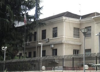 “Ambasadori italianë në Tiranë, Xhentile, çdo të shtunë, shkonte vetëm me shoferin e tij shqiptar deri në Fier, ku pritej banda e Xhevdet Mustafës, pasi ai…”/ Kujtimet e përkthyesit të njohur, të trupit diplomatik