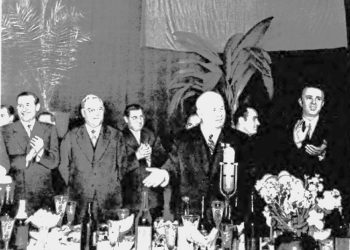 “Enveri ia pati frikën, siç tregohej edhe një histori helmimesh, me ngatërrim vendesh, gjatë një darkë në Kremlin, të një udhëheqësi nga një parti tjetër…”/ Kujtimet e Fadil Paçramit