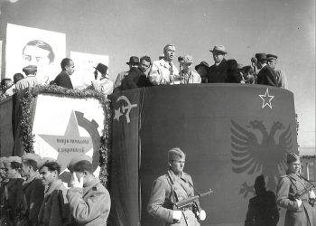 “Në ‘47-ën, kur Beogradi donte ta bënte Shqipërinë, republikë të shtatë, shpërtheu sherri në mbledhjen e Byrosë, në mes Nako Spiros dhe Koci Xoxes, me përplasje grushtesh…”/ Kujtimet e Fadil Paçramit