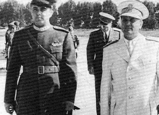 “Hallkat që lidhin dy popujt tanë, s’mund t’i këpuste më, as shpata e shtypësve, as vjershat e poetit të imperializmit dhe agjentit italian, shovinistit At Gjergj Fishta …”/ Fjala e Enverit, Beograd 1946
