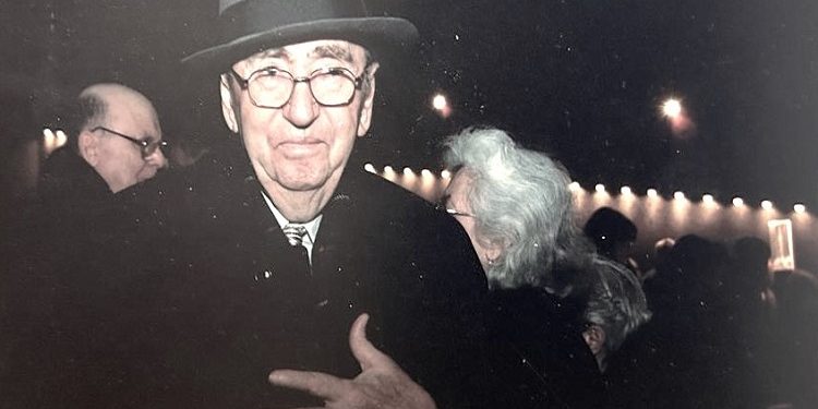 “Pas Enverit që s’më fliste dhe Mehmetit, që shpërtheu për qafleshët në Tiranë e gjokset e zbuluara të aktoreve, pinjolli i mbrapshtë prej rrugaçi i Hysni Kapos…”/ Kujtimet e ish-funksionarit të lartë, që vuajti 15 vjet në Burrel