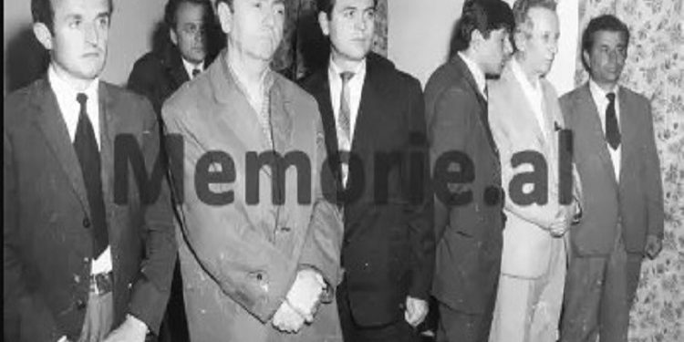 “Kur Mehmet Shehu, bërtiste me të madhe, se romani ‘Dasma’, kishte nxirë realitetin, unë kam marrë në mbrojtje autorin, Kadarenë dhe…”/ Refleksionet e Fadil Paçramit