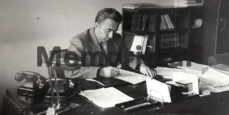 “Pas akuzave të Enverit, folën Mehmeti, Hysniu, Ramizi e Manushi, por një tip rrugaçi, si Hekuran Isai, tha; të lidhen të dy për këmbësh e duarsh, e të futen në një thes…”/ Kujtimet e Fadil Paçramit