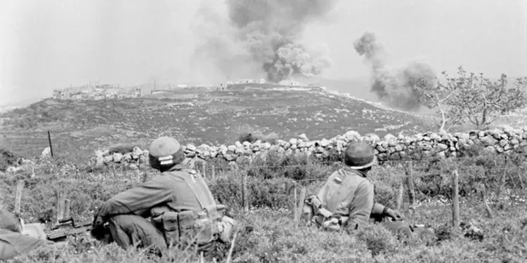“Amerika e mbështet fuqimisht Izraelin me armë, nga më modernet, edhe nga ana logjistike bile, siç thuhet, i ka dhënë edhe bombën atomike…”/ Ditari politik i Enver Hoxhës, shtator 1978