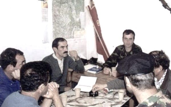 “Me rënien e diktaturës së Enver Hoxhës dhe pas luftës në Kroaci, Ahmeti Krasniqi shkoi në Shqipëri, ku kontaktoi në Elbasan me…”/ Misteri i vrasjes së ish-ministrit të Mbrojtjes së Kosovës