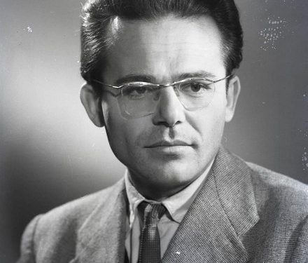 “Zv/kryetari i Degës së Beratit, më këshilloi; t’u shmangesha bisedave me Viktor Stratobërdhën, se ai ishte armik dhe të ulja volumin e radios, kur dëgjoja RAI-n…”/ Kujtimet e shkrimtarit të njohur