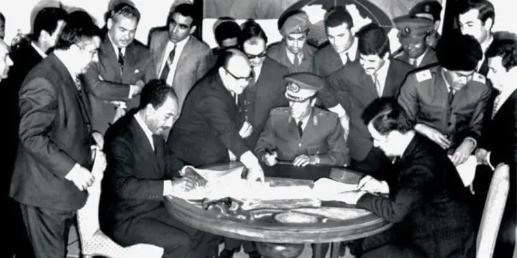 “Izraeli, qëndron mbi vendet arabe si skifter: një i vrasin, 20 u vret, një avion i dëmtojnë, 15 avionë u djeg në aerodrome, një rojë kufitare i zënë rob, 22 robër…”/ Ditari politik i Enver Hoxhës