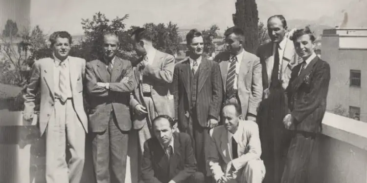 “Në gjimnaz, kishim profesorë ajkën e intelektualëve shqiptarë, si; Luarasi, Bulka, Dika, Karajani, Meksi, etj., kurse drejtoruci, Stefan Prifti, vegël e Partisë që…”/ Kujtimet e përkthyesit të njohur