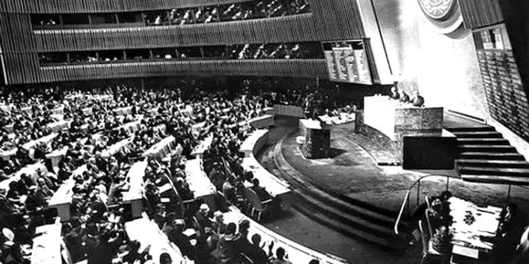 “Në hotelin ‘Theresa’ në ‘Harlem’, Fidel Kastro pati ‘vizitore’ një bionde të kolme bukuroshe, kurse Mehmet Shehu…”/ Historia e panjohur e liderëve komunistë botëror, në OKB, shtator 1960