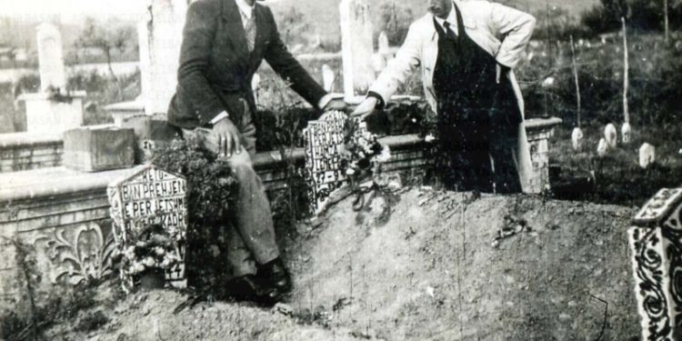 “Sipas intrigave të kurdisura nga Shefqet Verlaci, thuhej se doktor Papajani, ishte larguar nga Elbasani, pasi ra në dashuri, me gruan më të bukur…”/ Historia e rrallë, e mikut të ngushtë të Lasgushit