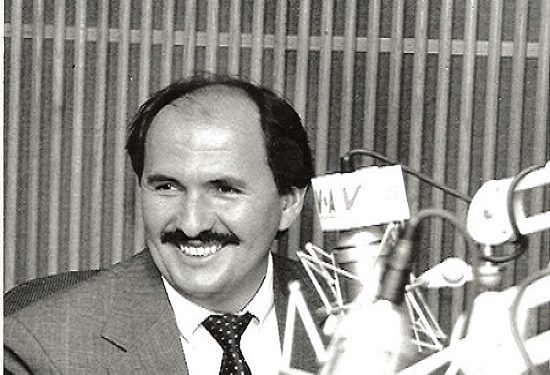 “Me ngjarjen e ambasadave në korrikun e ’90-ës, regjimi do ishte shkatërruar, por mungonte një element, udhëheqëja dhe Kadareja, që ne e shikonim si të vetmin…”/ Refleksionet e Elez Biberaj