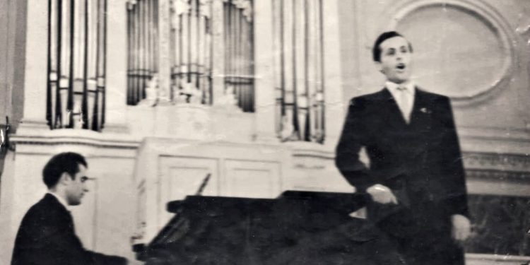 “Gazeta e njohur ruse ‘Sovjetskaja Kultura’, në 1959-ën, shkruante; Cilido teatër në botë, do të ishte i nderuar, të kishte një tenor, si Xhoni Athanas…”/ Kujtimet e shkrimtarit të njohur nga SHBA-ja