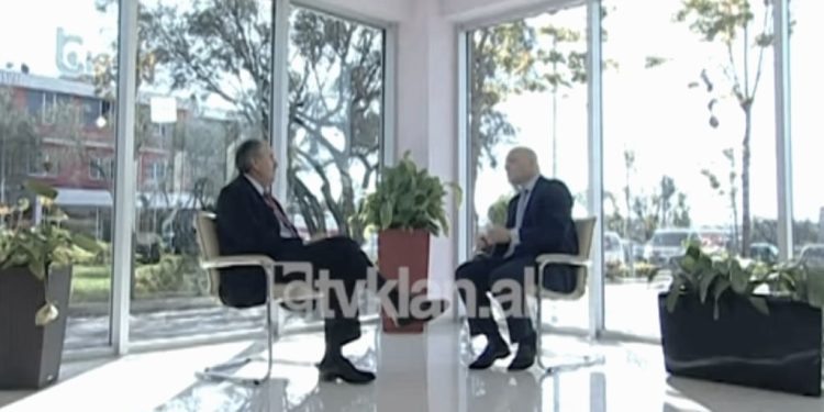 “Me ngjarjen e ambasadave në korrikun e ’90-ës, regjimi do ishte shkatërruar, por mungonte një element, udhëheqëja dhe Kadareja, që ne e shikonim si të vetmin…”/ Refleksionet e Elez Biberaj