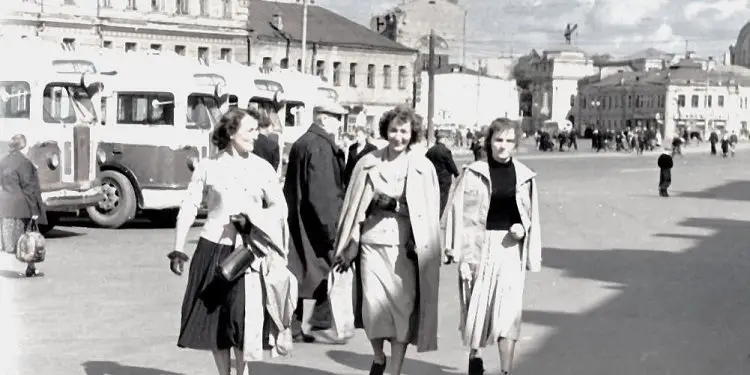 “L. L., i shkruan Enverit, se; ai u dashurua me një vajzë sovjetike, mbështetur në ‘qëllimin e Partisë tonë të dashur dhe në vendimin e qeverisë’…”/ Historia e studentëve shqiptar në Lindjen komuniste