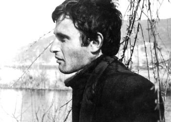 “Kujtoj ngjarjen e frikshme, kur një burrë u afrua dhe pyeti për të bijën, ishte babai i shoqes sonë që kishte vdekur dhe ishte ngritur nga…”/ Historia e panjohur e gazetarit dhe dramaturgut të zhdukur