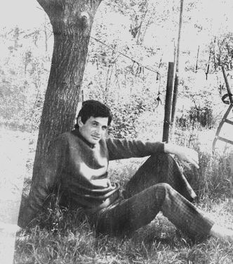 “Kujtoj ngjarjen e frikshme, kur një burrë u afrua dhe pyeti për të bijën, ishte babai i shoqes sonë që kishte vdekur dhe ishte ngritur nga…”/ Historia e panjohur e gazetarit dhe dramaturgut të zhdukur