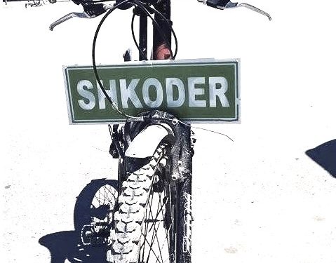 Nga Kolë Vjerdha me numrin 1, te Nazmi Mandia, Kel Temali, Faik Quku, Fadil Kruja e Ragip Curri, te kirurgu Mark Mirashi, që doli në pension me ‘Mifa’ dhe…”/ Historia e panjohur e qytetit që ecte mbi dy rrota