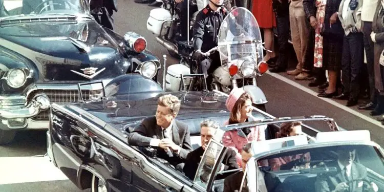 “Plot 60 vite më parë kur ish-piloti vrau presidentin e SHBA-ve, Xhon Kenedi…”/ Nga ëndrra e shqiptarëve për Amerikën, tek filmat e ndaluar dhe…! Reportazh i publicistit të njohur në Arlington Cemetery