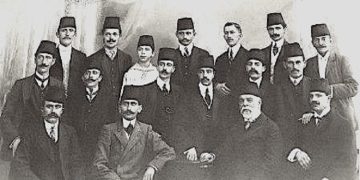 “Mbledhja e parë e Kuvendit, u hap më 28 nëntor 1912, në ora 4 pasdreke, në shtëpinë e Xhemil Beut, kushëririt të Ismail Qemalit, i cili…”/ Ana e panjohur e shpalljes së Pavarësisë