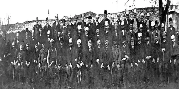 “Oficeri ia dorëzoi letrën autoriteteve austriake në Shkodër dhe qysh atëherë, edhe me nxitjen e Faik Konicës, Austria e humbi besimin ndaj Ismail Qemalit,…”/  Prapaskenat e shpalljes së Pavarësisë, në 1912-ën
