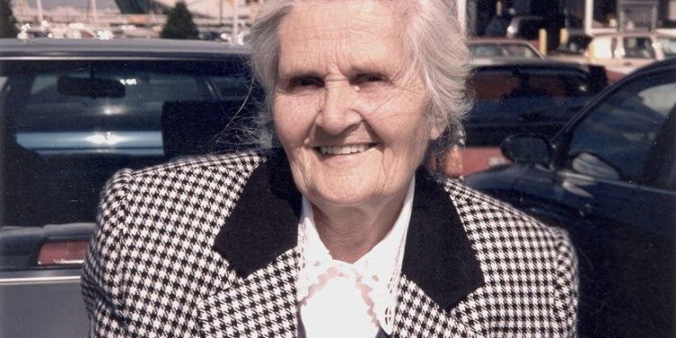 “Shoqja ime e ngushtë më pat treguar, edhe pse e kishte kushëri, Enver Hoxha i kish kërkuar të martohej me të, por ajo e quante…”!/ Rrëfimi i rrallë ish-nxënëses së “Nana Mbretneshë”!