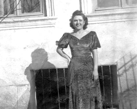 “Shoqja ime e ngushtë më pat treguar, edhe pse e kishte kushëri, Enver Hoxha i kish kërkuar të martohej me të, por ajo e quante…”!/ Rrëfimi i rrallë ish-nxënëses së “Nana Mbretneshë”!