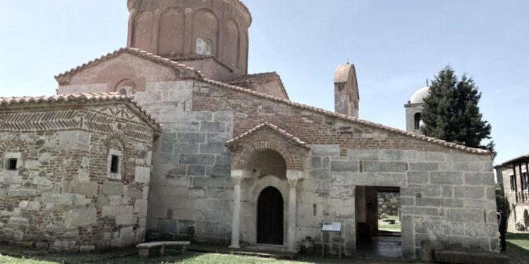 “Nga Manastiri i Shën Mërisë së Pojanit dhe rrënojat e Akropolit të Apolonisë, e nxora Jakovin tek ‘Troka’ dhe…”/ Rrëfimi i rrallë i njeriut që i dha shkrimtarit të njohur, lëndën e parë të “Lumi i vdekur”!