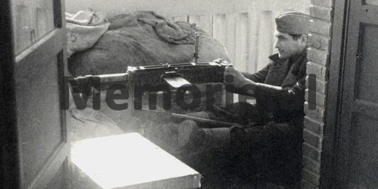 “Një grup prej pesë gjermanësh me një mitraloz, disa herë, zmbrapsnin një grup prej qindra partizanësh, me dhjetëra mitraloza të lehtë…”! / Raporti oficerit britanik, për çlirimin e Tiranë, nëntor ‘44