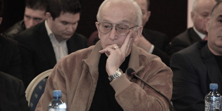 “Si i organizuam spartakiadat kombëtare, kur 500 mijë shqiptarë garonin për një medalje para Enver Hoxhës dhe…”?! / Dëshmia e rrallë e organizatorit, që nuk ia shënonin emrin, prej biografisë!