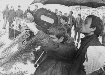 “Kujtoj ngjarjen e frikshme, kur një burrë u afrua dhe pyeti për të bijën, ishte babai i shoqes sonë që kishte vdekur dhe ishte ngritur nga…”/ Historia e panjohur e gazetarit dhe dramaturgut të zhdukur