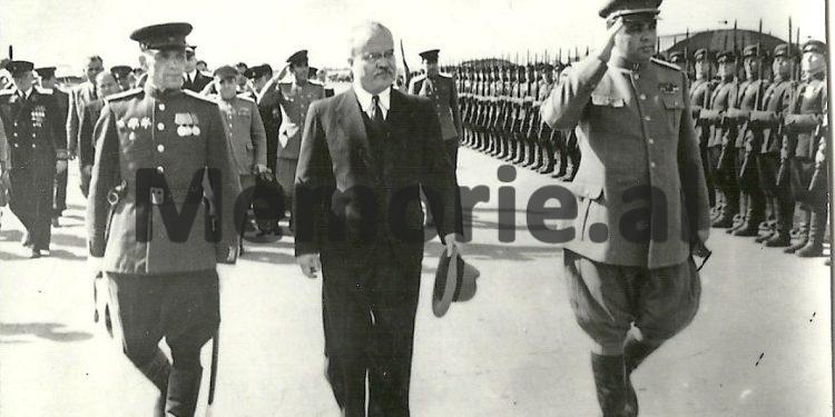 “Enveri më tha se, prokurori Bedri Spahiu, duhet të kërkojë dënimin me vdekje për Koçi Xoxen dhe burgim të përjetshëm për…”/ Dëshmia e ambasadorit rus, nxjerrë nga arkivat e Moskës