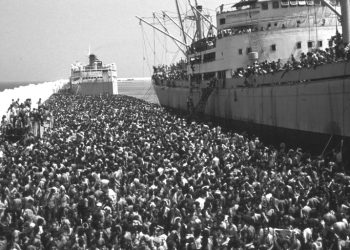 “Mësuesi na porositi, që çdo mëngjes kur të niseshim për në shkollë, të kalonim nga manat e pazarit, për të parë të varurit që i tundte era…”! Kujtimet e ish-të përndjekurit politik