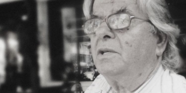 “Mësuesi na porositi, që çdo mëngjes kur të niseshim për në shkollë, të kalonim nga manat e pazarit, për të parë të varurit që i tundte era…”! Kujtimet e ish-të përndjekurit politik