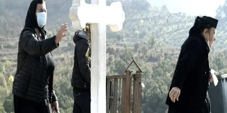 “Shna Ndou, nuk ua pranoi faljen, s’i pranoi as të afroheshin tek kisha, pasi pak para se të mbërrinin, makina shpërtheu në flakë dhe…”/ Historia tronditëse e katër djemve të rinj nga Laçi