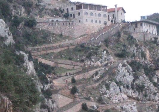 “Shna Ndou, nuk ua pranoi faljen, s’i pranoi as të afroheshin tek kisha, pasi pak para se të mbërrinin, makina shpërtheu në flakë dhe…”/ Historia tronditëse e katër djemve të rinj nga Laçi