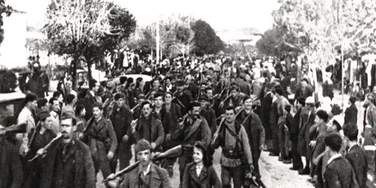 “Kur gjermanët i kërkuan familjes së kushëririt tonë, që të dorëzonte djalin komunist, se ndryshe do i pushkatonin babanë me dy vëllezërit e tij, i biri….”/ Ngjarja që tronditi Shkodrën, në 1944-ën