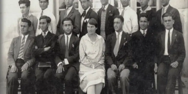 “Në krah të djathtë të Ersekës, gjenden rreth 30 varre, të pushkatuarve nga komunistët, ku nëna ime shkonte shpesh, se aty kishte…”/ Historia tragjike e familjes së famshme nga Kolonja