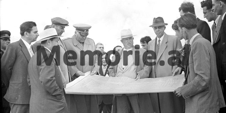 “Kur erdhi në qytetin e Shkodrës, diktatori Enver Hoxha, i ulur pranë Hrushovit e shoferit, në nji limuzinë të madhe, nuk fliste, as buzëqeshte, por…”/ Kujtimet e ish-të dënuarit politik, nga SHBA-ja