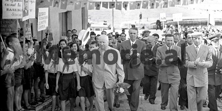 “Kur erdhi në qytetin e Shkodrës, diktatori Enver Hoxha, i ulur pranë Hrushovit e shoferit, në nji limuzinë të madhe, nuk fliste, as buzëqeshte, por…”/ Kujtimet e ish-të dënuarit politik, nga SHBA-ja