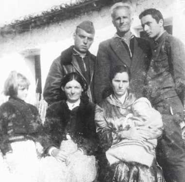 “Në 1986-ën kur isha ushtar në Elbasan, shoku im nga Shkodra, i cili kishte 11 komunistë në familje, u hodh nën gomat e makinës, kur po e ndiqte shefi i Sigurimit, pasi…”/ Ngjarja tronditëse e diktaturës