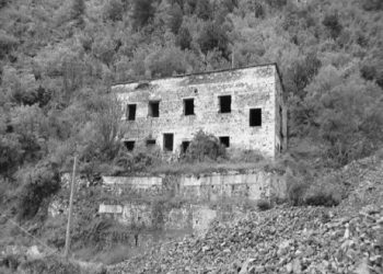 “Me profesor Hektorin, që ishte diplomuar në Paris për letërsi, na lidhën së bashku dhe prej hekurave, që na ishin futur në mish e të ftohtit e Bulqizës…”/ Dëshmia e trishtë e ish-të dënuarit politik