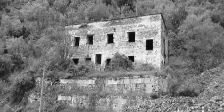 “Me profesor Hektorin, që ishte diplomuar në Paris për letërsi, na lidhën së bashku dhe prej hekurave, që na ishin futur në mish e të ftohtit e Bulqizës…”/ Dëshmia e trishtë e ish-të dënuarit politik