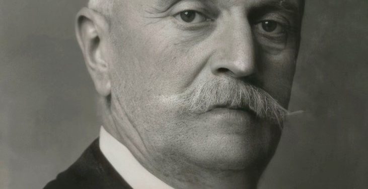 “Shkodra kishte mir’prit’ kráh’háp nji magjistar, qi ndezte flakë do pluhna dhe lângje e, mândêj t’népte në dorë nji copë letër të trashë, ku ishe…”/ Historia e panjohur e dinastisë Marubi