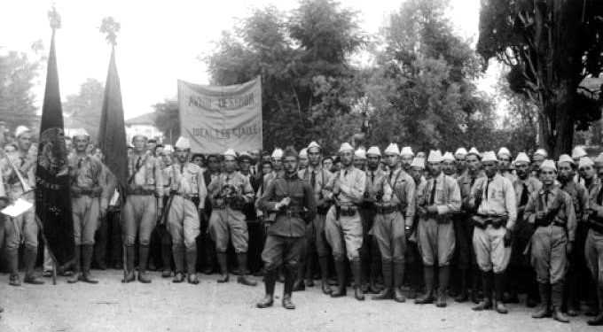 “Në fazën e bisedimeve parlamentare, Avni Rustemi, kundrejt pagesës, u ofrua dhe vrau Esat Pashën në Paris, për interes të kundërshtarëve të tij politikë…”/ Ana e panjohur e deputetit terrorist vlonjat