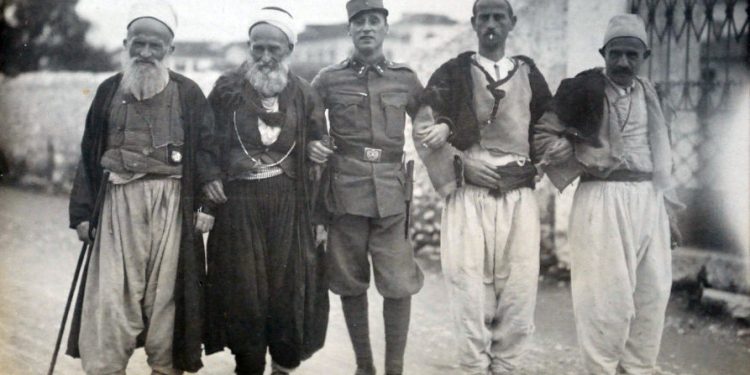 “Për pretekst të okupimit të Vlorës, Italia vuri avokat Jorgji Çakon, të zbrazte një kobure, i cili e bëri me dorën e Zeman Mashkullorës, një dorë naive…”/ Historia e panjohur e “vitit të mbrapshtë” 1914